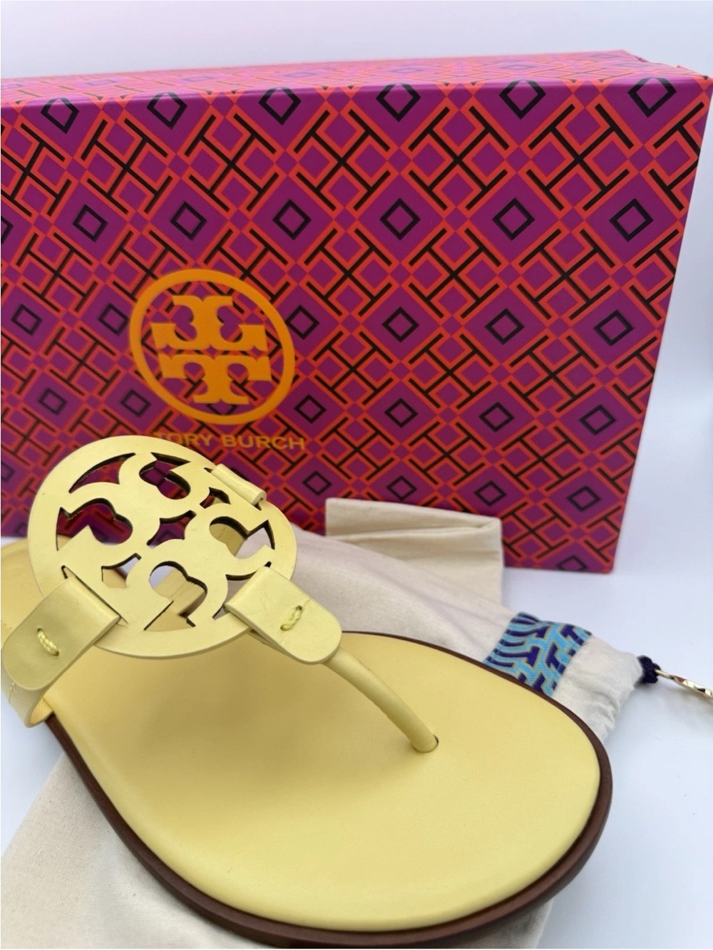 Tory Burch Pale Yellow Miller Logo Thong Sandals - Picture 2 of 7